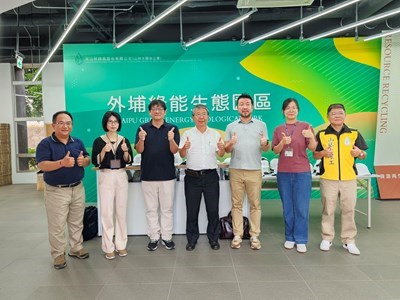 中市環保局局長陳宏益-中-領團隊與河井紘輔教授-中右-及游勝傑教授-中左-留影_0