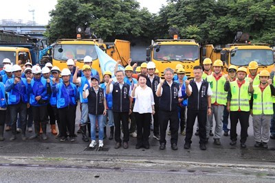 同島一命台中隊再出動-盧市長親指揮馳援嘉義災後重建-同舟共濟-義不容辭