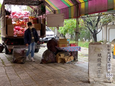 公墓紙錢集中區(1)