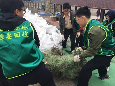 04/22帶走不屬於海洋的東西_大安淨灘